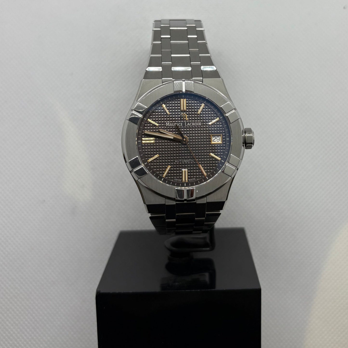 Maurice lacroix AICON  AI6008-SS002